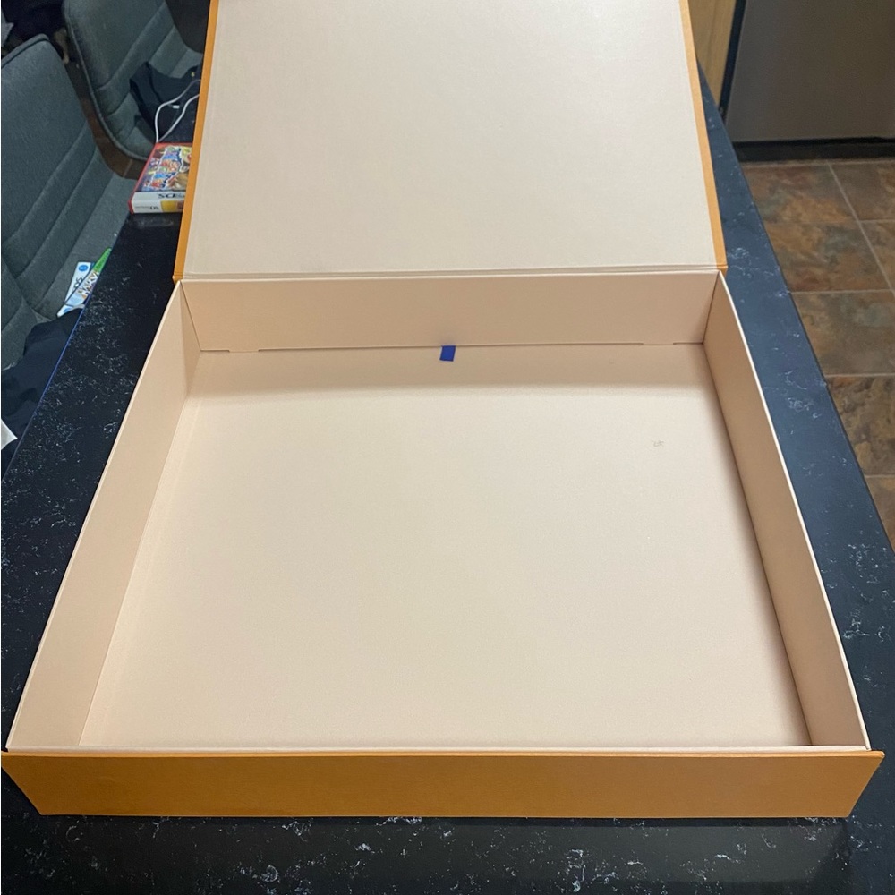 Large empty Louis Vuitton box - Picture 4 of 4